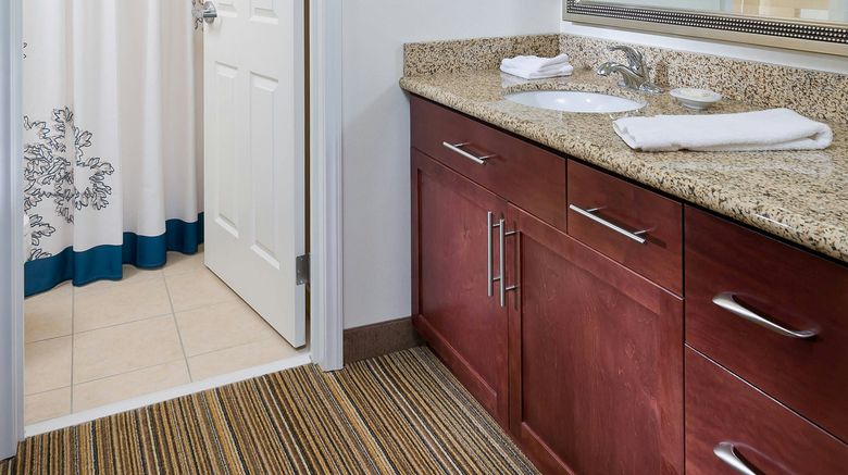 <b>Residence Inn Youngstown Boardman/Poland Room</b>. Images powered by <a href="https://www.leonardoworldwide.com/" title="Leonardo Worldwide" target="_blank">Leonardo</a>.