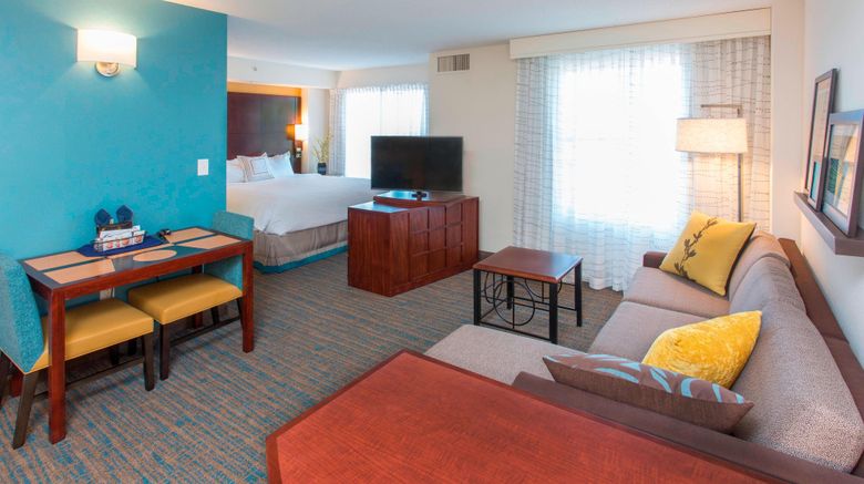 <b>Residence Inn by Marriott Moncton Room</b>. Images powered by <a href="https://www.leonardoworldwide.com/" title="Leonardo Worldwide" target="_blank">Leonardo</a>.