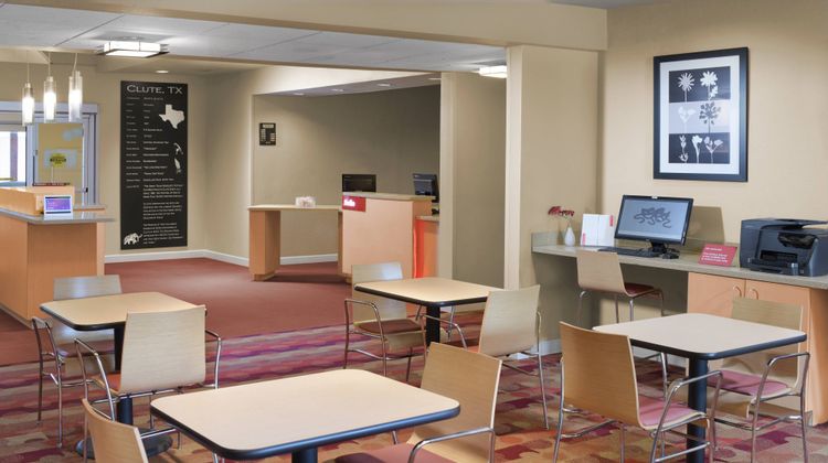 TownePlace Suites Lake Jackson Clute Lobby