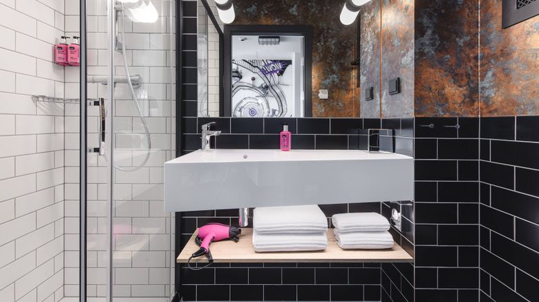 <b>Moxy Poznan Airport Hotel Room</b>. Images powered by <a href="https://www.leonardoworldwide.com/" title="Leonardo Worldwide" target="_blank">Leonardo</a>.