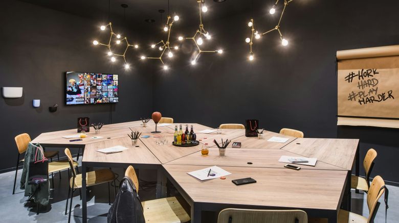 <b>Moxy Stuttgart Feuerbach Meeting</b>. Images powered by <a href="https://www.leonardoworldwide.com/" title="Leonardo Worldwide" target="_blank">Leonardo</a>.