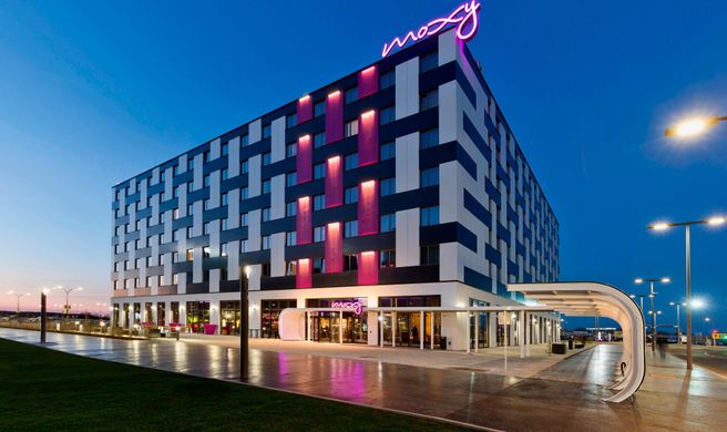 MOXY Vienna Airport Exterior
