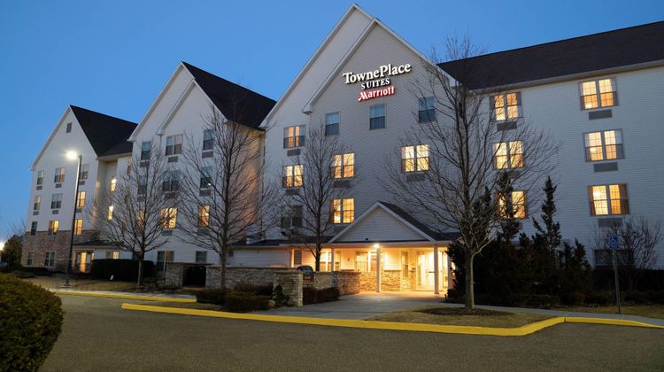 TownePlace Suites Republic Arpt Long Isl Exterior