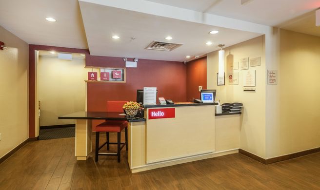 TownePlace Suites Butler Blvd Lobby