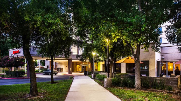 Visalia Marriott Exterior