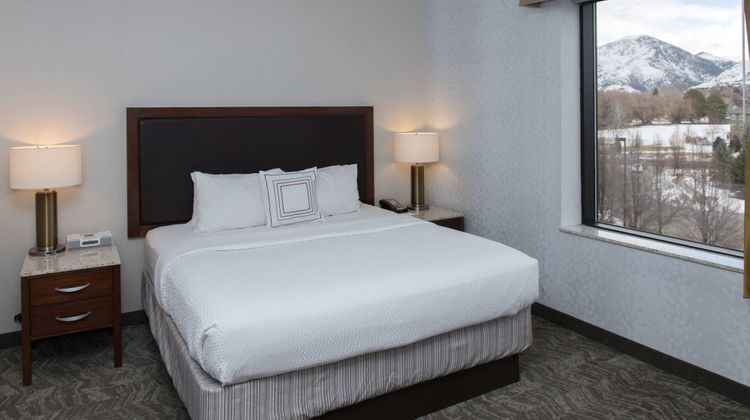 SpringHill Suites by Marriott Logan Suite