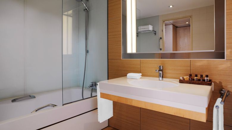 <b>Sheraton Berlin Grand Hotel Esplanade Room</b>. Images powered by <a href="https://www.leonardoworldwide.com/" title="Leonardo Worldwide" target="_blank">Leonardo</a>.