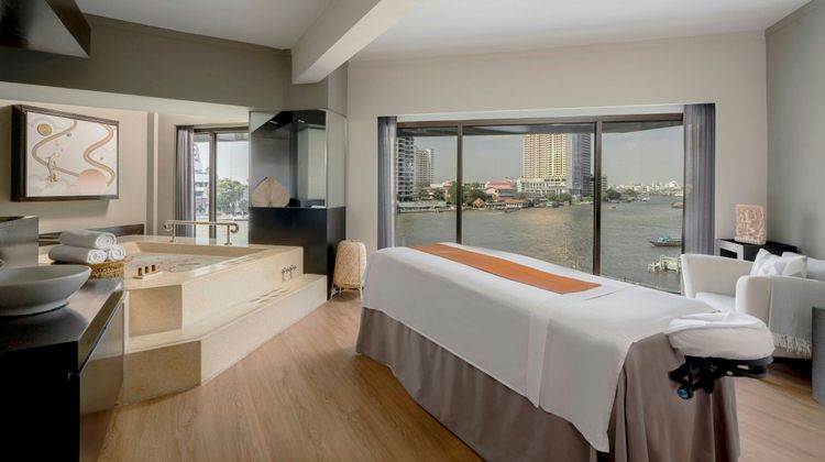 Royal Orchid Sheraton Riverside Hotel Spa