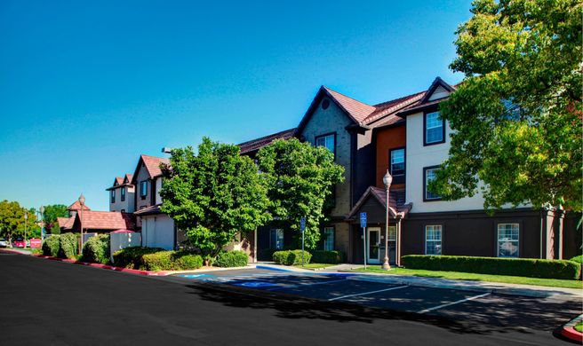 TownePlace Suites Fresno Exterior
