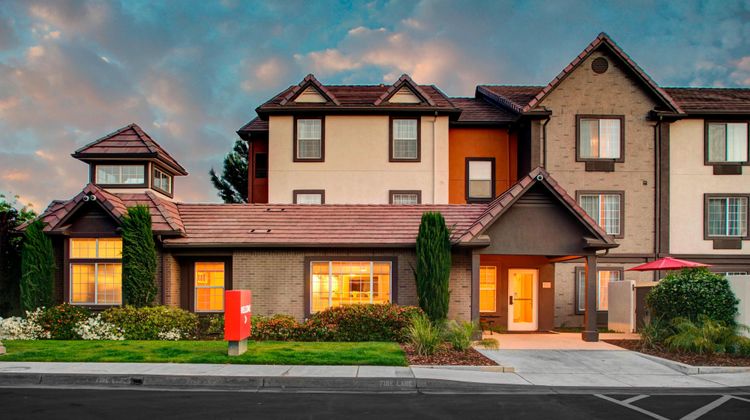 TownePlace Suites Fresno Exterior