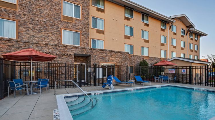 TownePlace Suites Fayetteville Pool