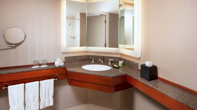 <b>The Westin Long Beach Room</b>. Images powered by <a href="https://www.leonardoworldwide.com/" title="Leonardo Worldwide" target="_blank">Leonardo</a>.