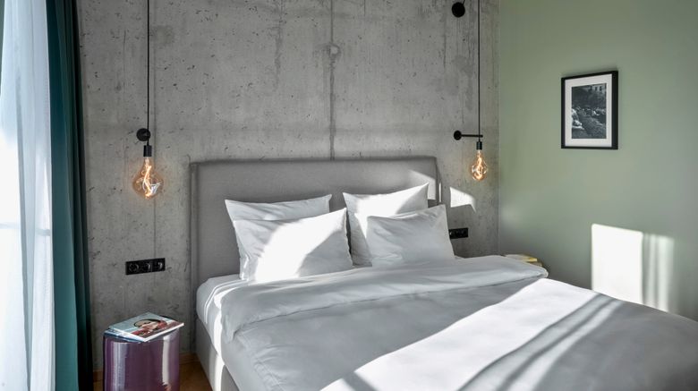 <b>Gekko House, A Tribute Portfolio Hotel Room</b>. Images powered by <a href="https://www.leonardoworldwide.com/" title="Leonardo Worldwide" target="_blank">Leonardo</a>.