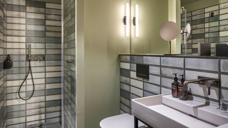 <b>Gekko House, A Tribute Portfolio Hotel Room</b>. Images powered by <a href="https://www.leonardoworldwide.com/" title="Leonardo Worldwide" target="_blank">Leonardo</a>.