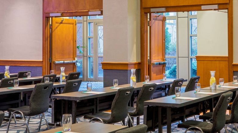 <b>Le Meridien Boston Cambridge Meeting</b>. Images powered by <a href="https://www.leonardoworldwide.com/" title="Leonardo Worldwide" target="_blank">Leonardo</a>.