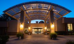 Sheraton Milwaukee Brookfield Hotel