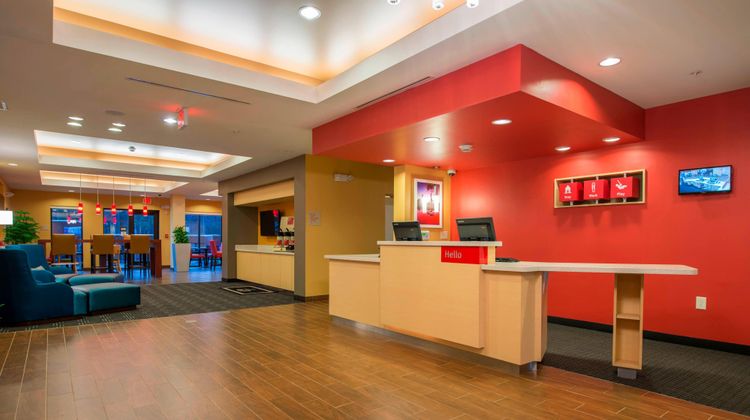 TownePlace Suites Newnan Lobby