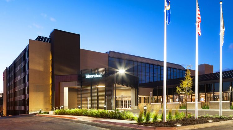 Sheraton Bloomington Hotel Exterior