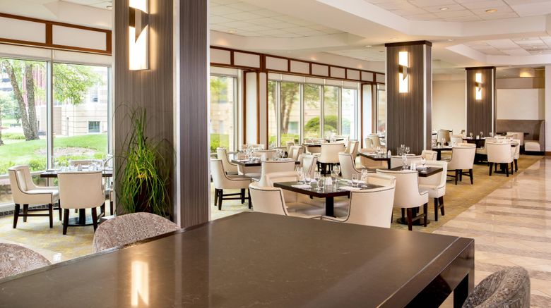 <b>Sheraton Suites Chicago Elk Grove Restaurant</b>. Images powered by <a href="https://www.leonardoworldwide.com/" title="Leonardo Worldwide" target="_blank">Leonardo</a>.