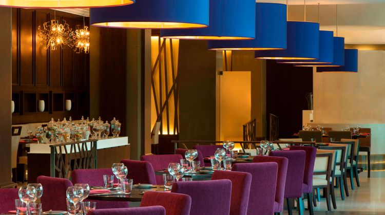 Le Meridien Mina Seyahi Resort & Marina Restaurant