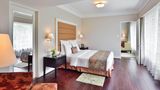 Lakeside Chalet-Marriott Executive Apts Room