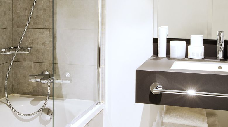 <b>Residhome Puteaux La Defense Room</b>. Images powered by <a href="https://www.leonardoworldwide.com/" title="Leonardo Worldwide" target="_blank">Leonardo</a>.