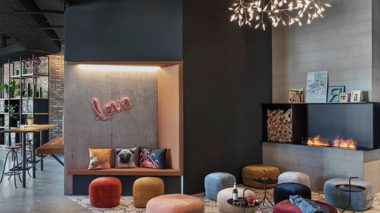 <b>Moxy Rapperswil Lobby</b>. Images powered by <a href="https://www.leonardoworldwide.com/" title="Leonardo Worldwide" target="_blank">Leonardo</a>.