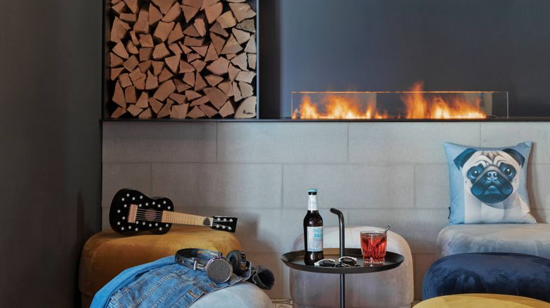 <b>Moxy Rapperswil Lobby</b>. Images powered by <a href="https://www.leonardoworldwide.com/" title="Leonardo Worldwide" target="_blank">Leonardo</a>.