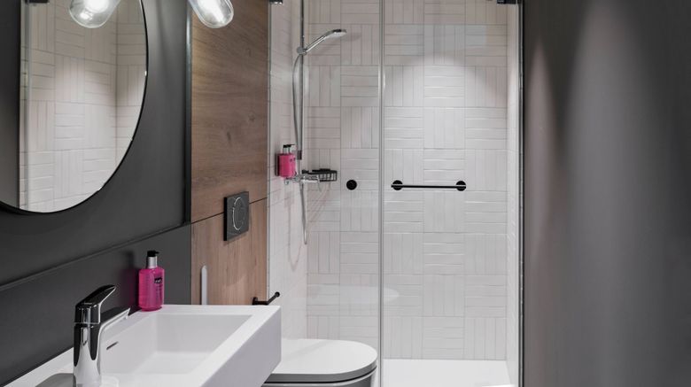 <b>Moxy Rapperswil Room</b>. Images powered by <a href="https://www.leonardoworldwide.com/" title="Leonardo Worldwide" target="_blank">Leonardo</a>.
