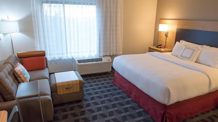 TownePlace Suites Battle Creek Suite