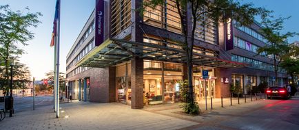 Premier Inn Essen City Hotel Exterior