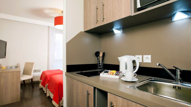 <b>Residhome Paris-Guyancourt Room</b>. Images powered by <a href="https://www.leonardoworldwide.com/" title="Leonardo Worldwide" target="_blank">Leonardo</a>.