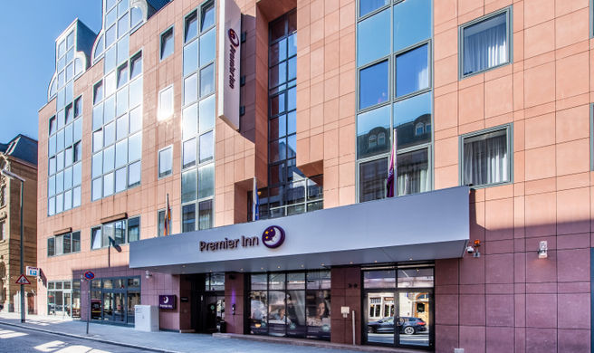 Premier Inn Frankfurt City Centre Exterior