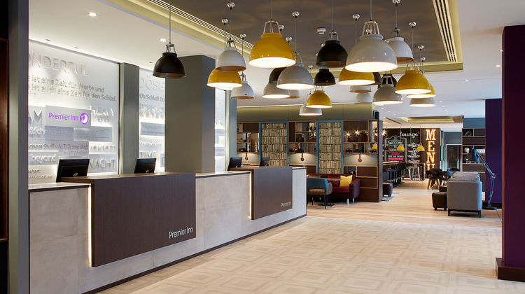 Premier Inn Frankfurt Messe Lobby