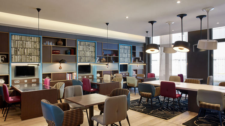 Premier Inn Frankfurt Messe Lobby