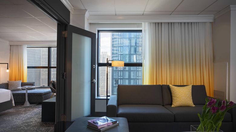 <b>Renaissance New York Times Square Hotel Room</b>. Images powered by <a href="https://www.leonardoworldwide.com/" title="Leonardo Worldwide" target="_blank">Leonardo</a>.