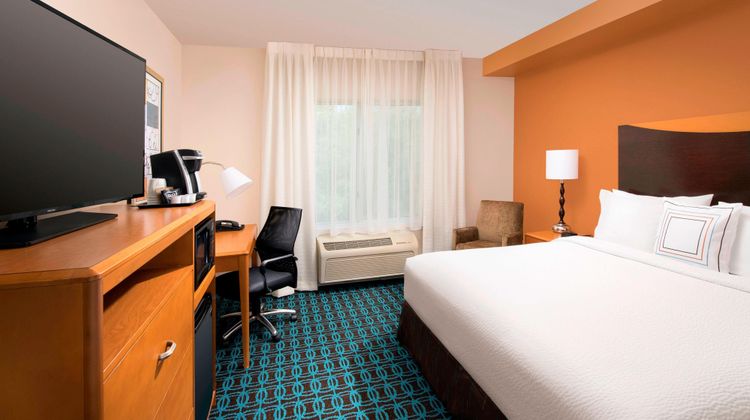 Fairfield Inn & Suites Washington, DC Room