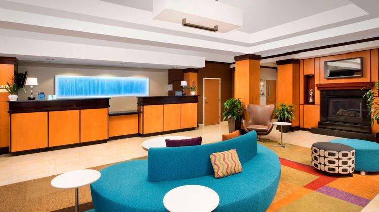 Fairfield Inn & Suites Washington, DC Lobby