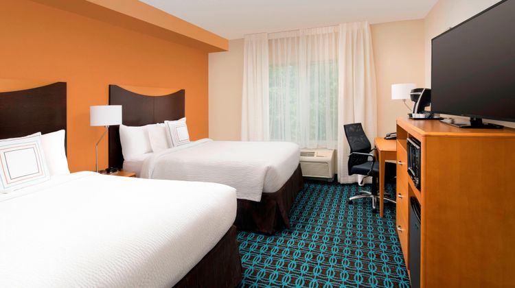 Fairfield Inn & Suites Washington, DC Room