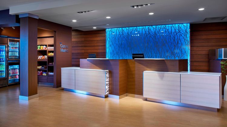 Fairfield Inn & Suites Alexandria Lobby