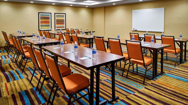 Fairfield Inn & Suites Alexandria Meeting
