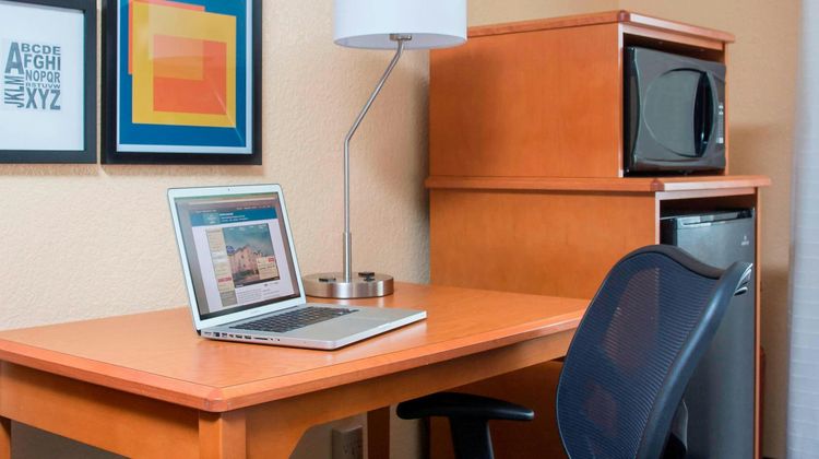 Fairfield Inn & Suites Waco South Room