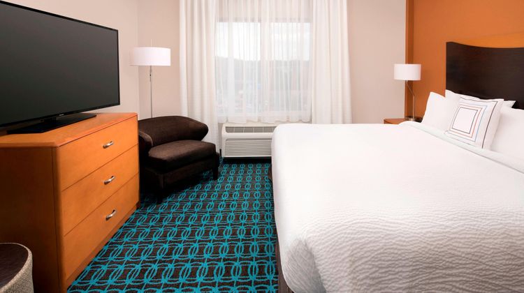 Fairfield Inn & Suites Washington, DC Room