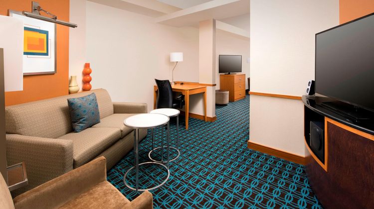 Fairfield Inn & Suites Washington, DC Room
