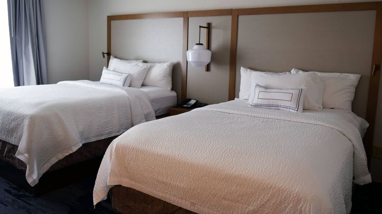 <b>Fairfield Inn & Suites Youngstown Room</b>. Images powered by <a href="https://www.leonardoworldwide.com/" title="Leonardo Worldwide" target="_blank">Leonardo</a>.