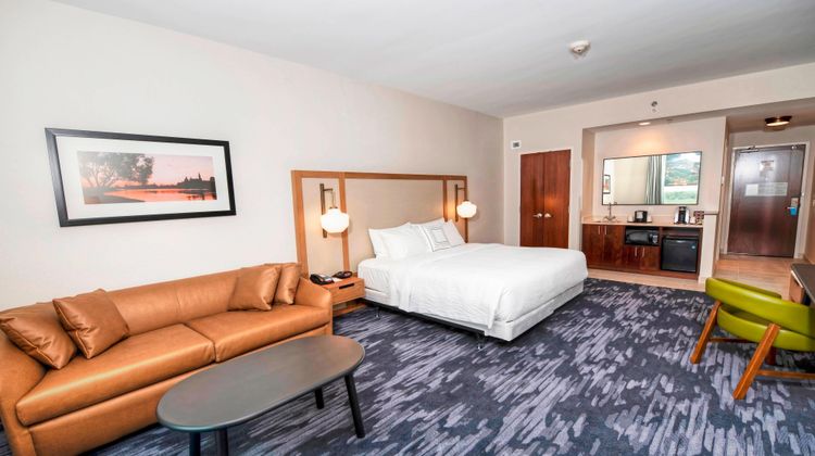 Fairfield Inn & Suites Ottawa Airport Room