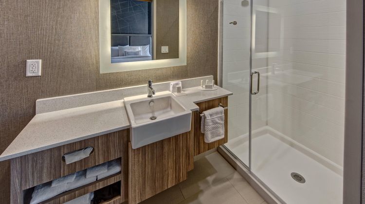 SpringHill Suites West Medical Center Room