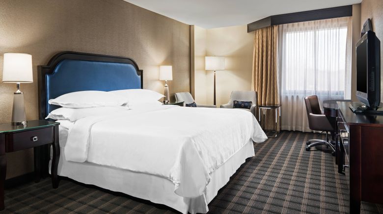 <b>Sheraton Charlotte Airport Hotel Room</b>. Images powered by <a href="https://www.leonardoworldwide.com/" title="Leonardo Worldwide" target="_blank">Leonardo</a>.