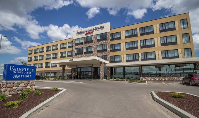 Fairfield Inn & Suites Regina Exterior