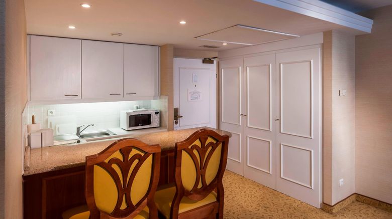 <b>Marriott Exec Apts Budapest Room</b>. Images powered by <a href="https://www.leonardoworldwide.com/" title="Leonardo Worldwide" target="_blank">Leonardo</a>.